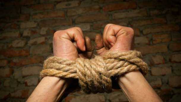 В Москве мужчина со стрельбой захватил заложников на фабрике: есть жертвы