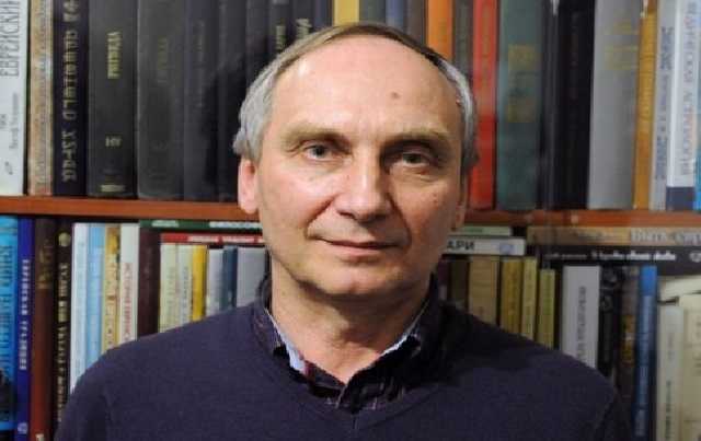 Освобожденный из плена историк Козловский сделал заявление на аэродроме в Харькове