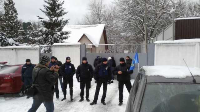 Копам после перестрелки в Княжичах массово возвращают работу