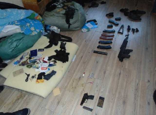 У Києві біля багатоповерхівки виявили сховище боєприпасів