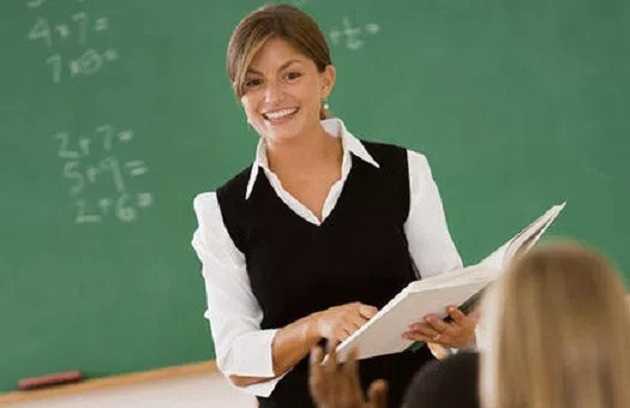 В Украине с сегодняшнего дня зарплата учителя стала как минимум втрое больше минимальной