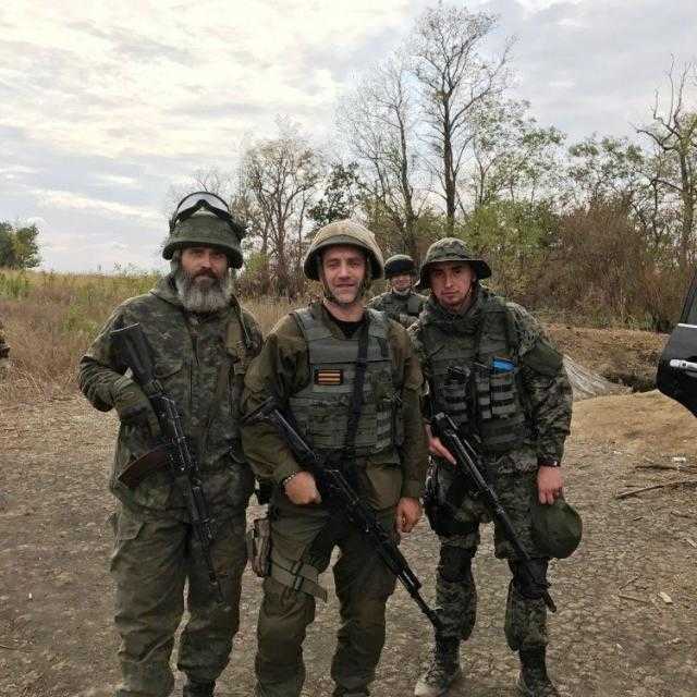 «Ряженый воин»: Боевики высмеяли Прилепина «на передовой»