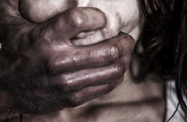 На Прикарпатті у новорічну ніч зґвалтували дівчину