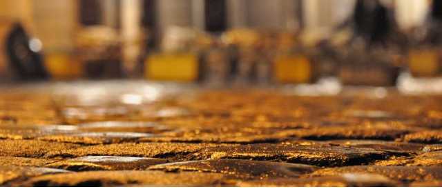 Как уничтожают старый Львов: раритетную брусчатку продают Европе