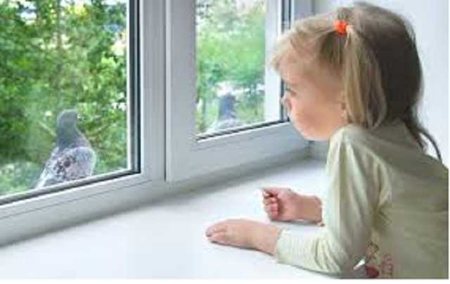 У Франківську дитина випала з вікна