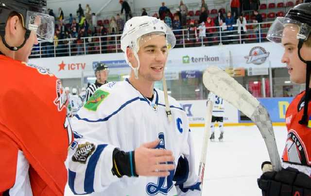 Нападающий ХК «Динамо»: Украинских хоккеистов в России заставляют отвечать на странные вопросы