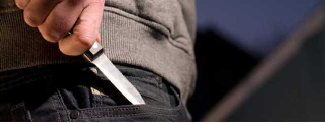 В Киеве мужчина напал с ножом на двух школьниц