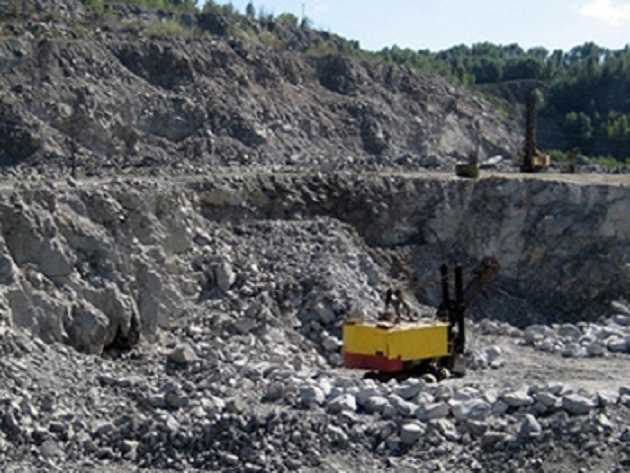 Запорожский гранитный карьер продали за «копейки»