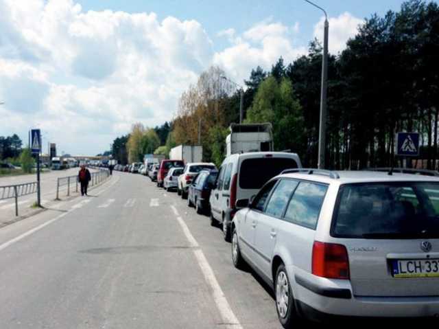 «На Ягодині – армагеддон», – користувачі соцмереж повідомляють про небачені черги на митному пункті