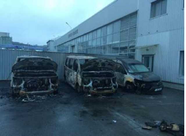 У Києві спалили три автомобілі правоохоронців «муніципальної поліції»