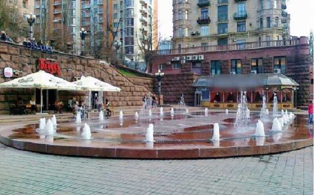 Прокуратура у суді вимагає повернути столичній громаді допоміжні приміщення фонтану "Хрещатик"