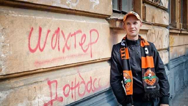 "Ударили бутылкой в голову". Стали известны подробности избиения главы фан-клуба "Шахтера"