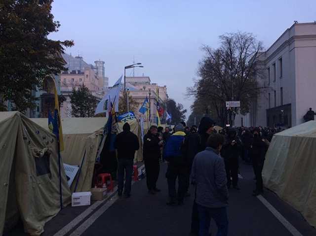 Титушки пытались захватить палаточный городок возле Верховной Рады