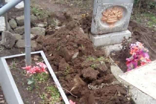 В Днепре на горячем задержали похитителей надгробных плит