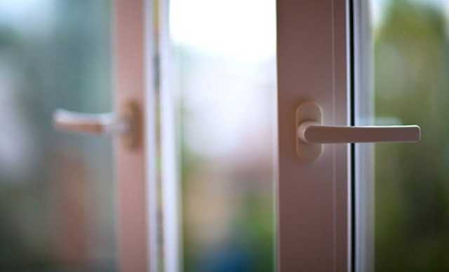 Во Львове насмерть разбился пенсионер, выпав из окна