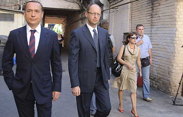 НАБУ обнародовало список преступлений, в которых подозревают ближайшего соратника Яценюка