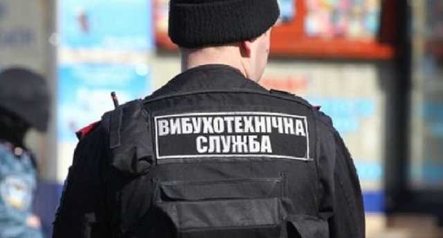 Неизвестный «заминировал» две электрички в Киеве и Фастове