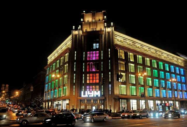 В Киеве загорелся ЦУМ: людей экстренно эвакуировали