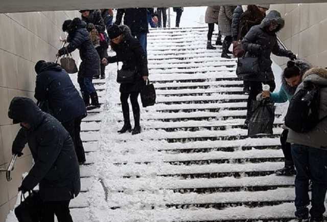 Подпиши петицию: киевляне предлагают обустроить навесы над подземными переходами