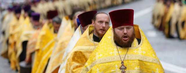 Запорожский священник церкви московского патриархата угрожает участникам флешмоба