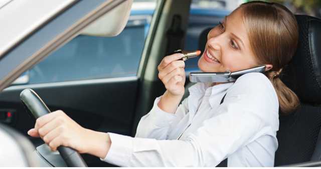 За мобильный телефон у водителей будут отбирать «права»