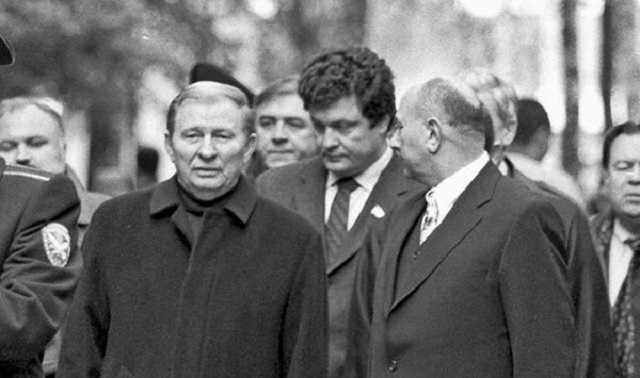 Порошенко- депутат фракції СДПУ(о), виступав російською та засуджував «агресію блоку НАТО»