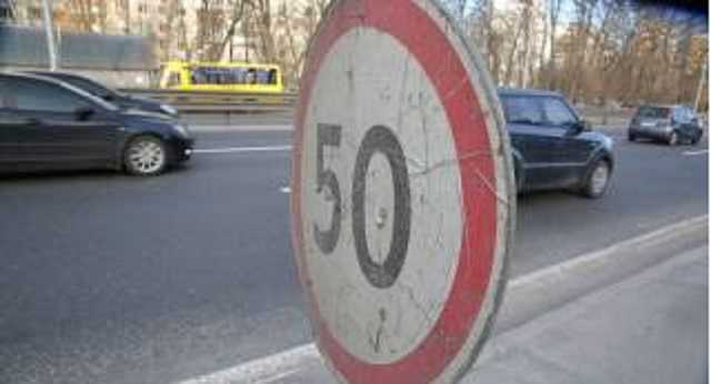 Стало известно, почему водители продолжают гонять в населенных пунктах, несмотря на новые правила