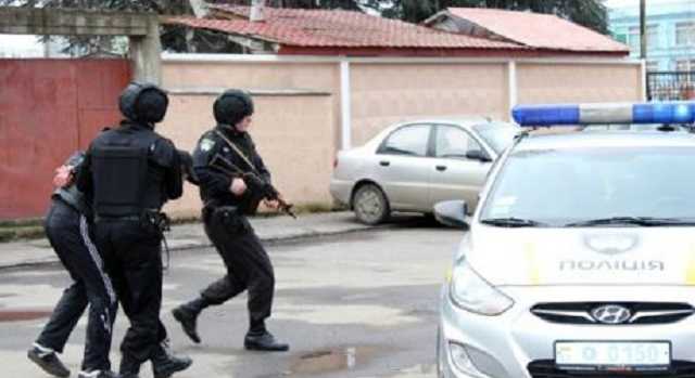 На Харьковщине парень украл деньги в храме и спрятался под столом священника