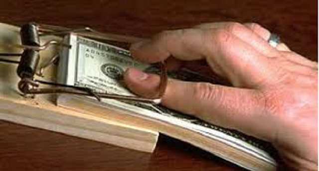 Одесский коммунальщик запросил 600 долларов за справку