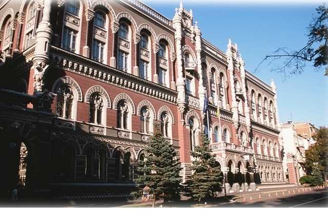 Стремительный обвал гривни в Украине: в НБУ пояснили ситуацию