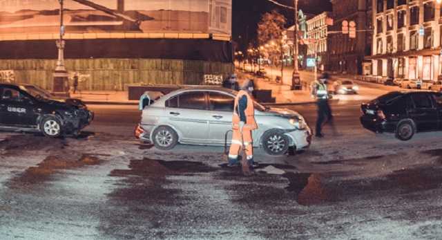 На Крещатике водитель Uber устроил тройное ДТП: подробности