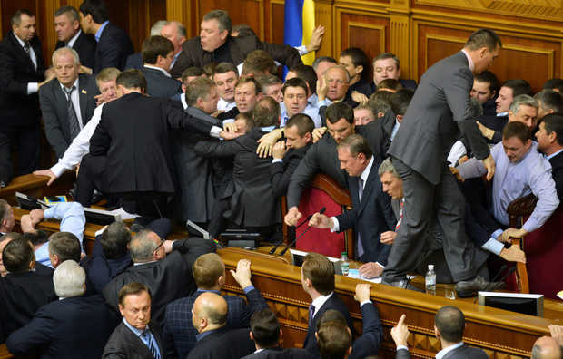 В Раде зарегистрирован законопроект, позволяющий украинцам "увольнять" нардепов