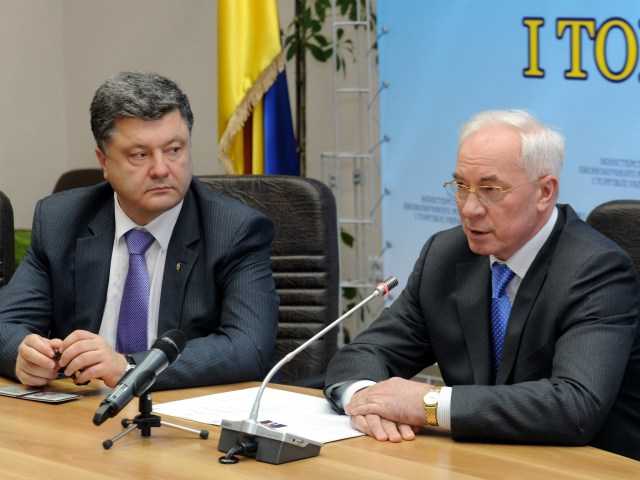 Азаров из Москвы заявил, что Порошенко действительно задерживали в России