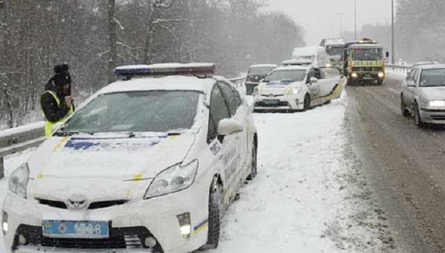 Полиция на Toyota Prius спровоцировала ДТП из шести автомобилей на Житомирском шоссе
