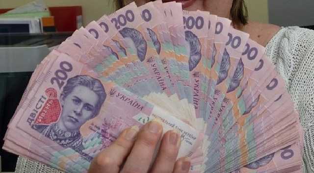 Уже по 29: гривна продолжила катастрофическое падение