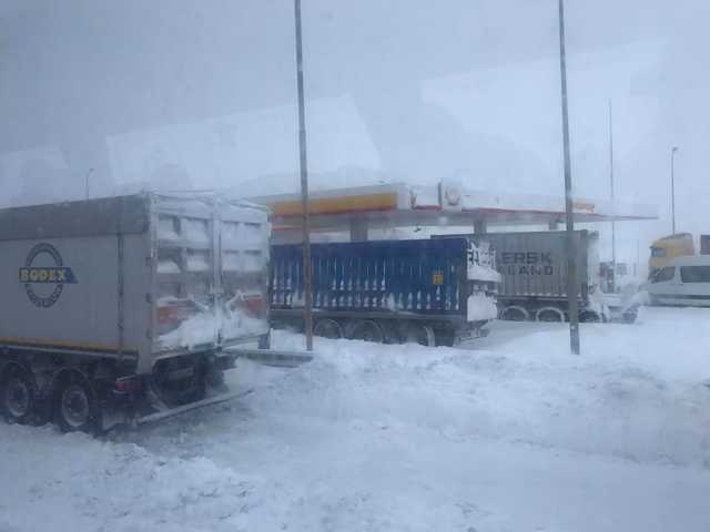 Одесская трасса перекрыта в районе Умани из-за снежной бури