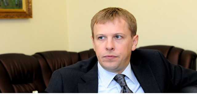 Що підклав під Різдвяну ялинку послу США Віталій Хомутиннік?