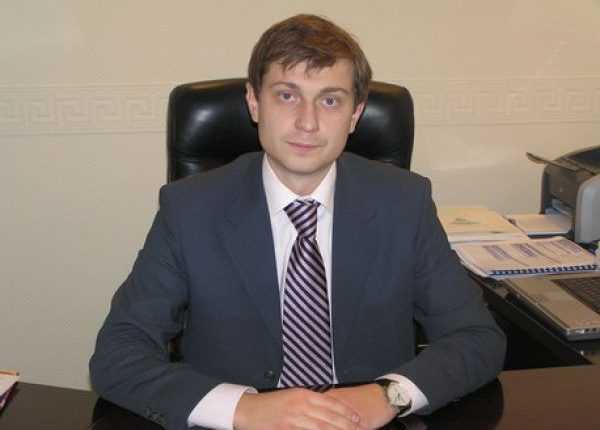 Порты для приезжих: казнокрад Леонид Крючков демонстрирует Конскую силу