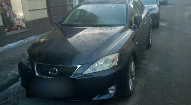 Львовянин потерял свой Лексус на парковке и заявил об угоне