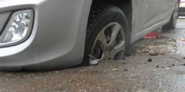 Украинские реалии: водителя оштрафовали за то, что он попал в яму