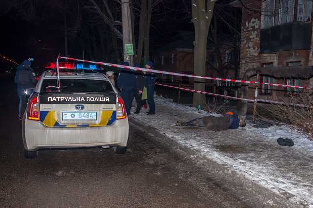 В Днепре из машины выбросили труп 24-летнего парня