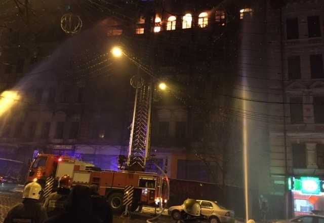 В сгоревшем у ЦУМа доме два года наза погибли рабочие