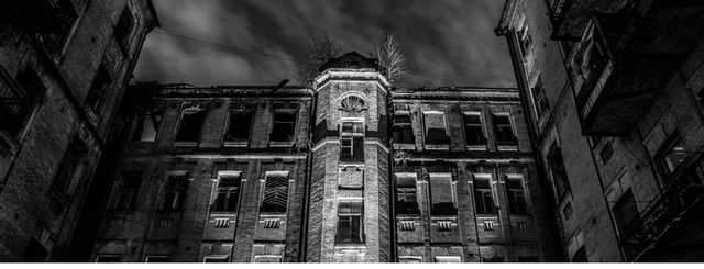 Большой пожар возле ЦУМа: как выглядит горевшее здание перед рассветом