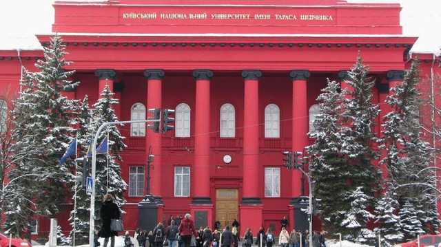 Встретимся весной. Что заставляет украинские вузы отправлять студентов по домам