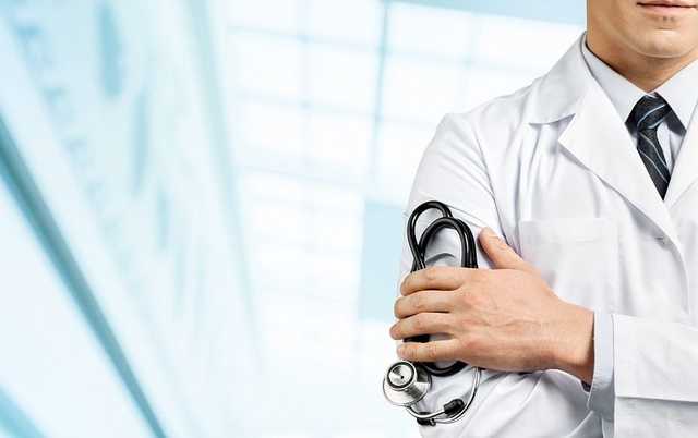 Почти 139 доллара: в сети показали нищенские зарплаты врачей в 2018 году