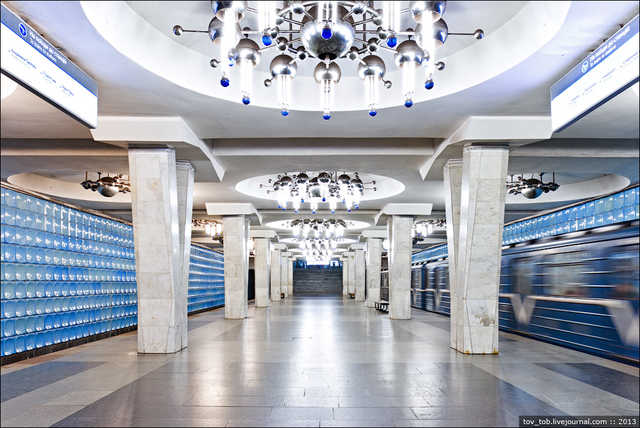 В Харькове из-за подозрительных коробок закрыли станцию метро