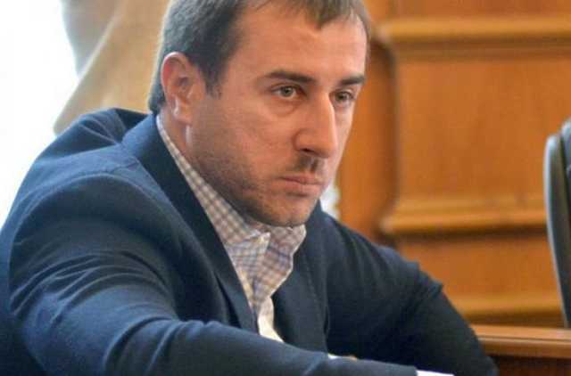 Нардеп Рибалка відсудив у малолітньої доньки будинок який йому не належить