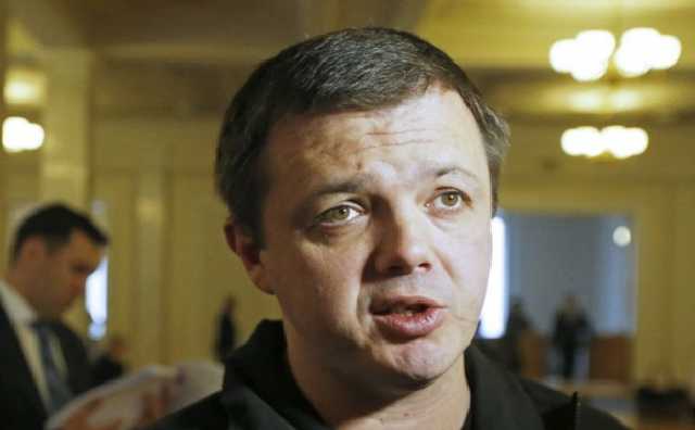 Сбежал на Мальдивы: Семенченко назвал Порошенко ублюдком