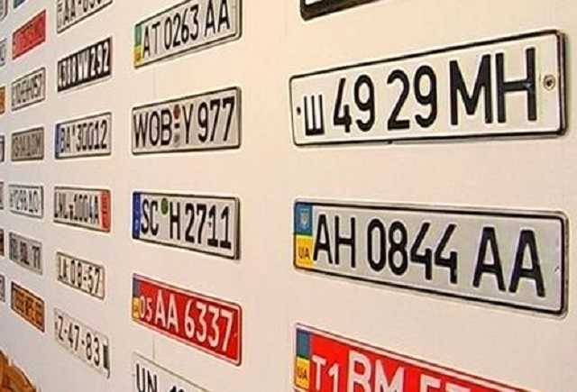 Водителей уже переводят на цифровые номерные знаки