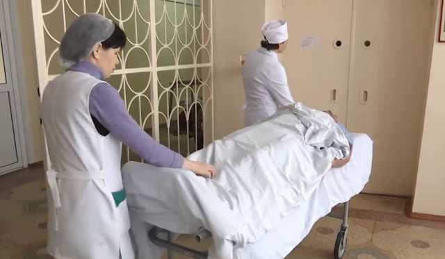 В Херсоне копы устроили вечеринку, один гость вылетел из окна